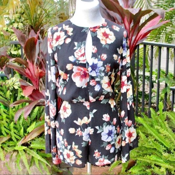 🍍3/$15🍍 Forever 21 Floral Long Sleeve Romper - Picture 2 of 8